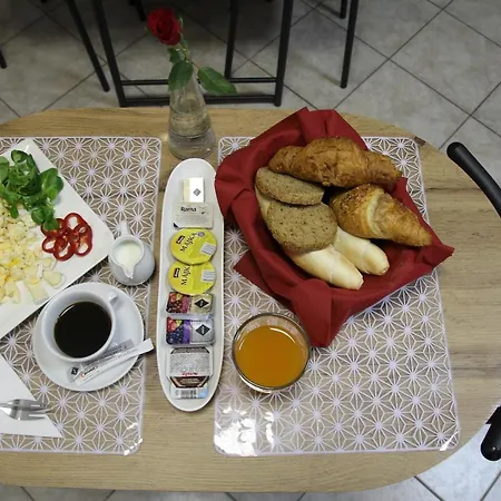 波杰布拉迪阿尔法膳食酒店