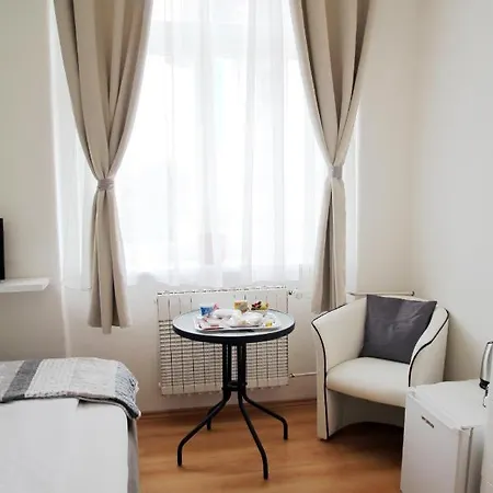 Alfa بيت ضيافة Poděbrady